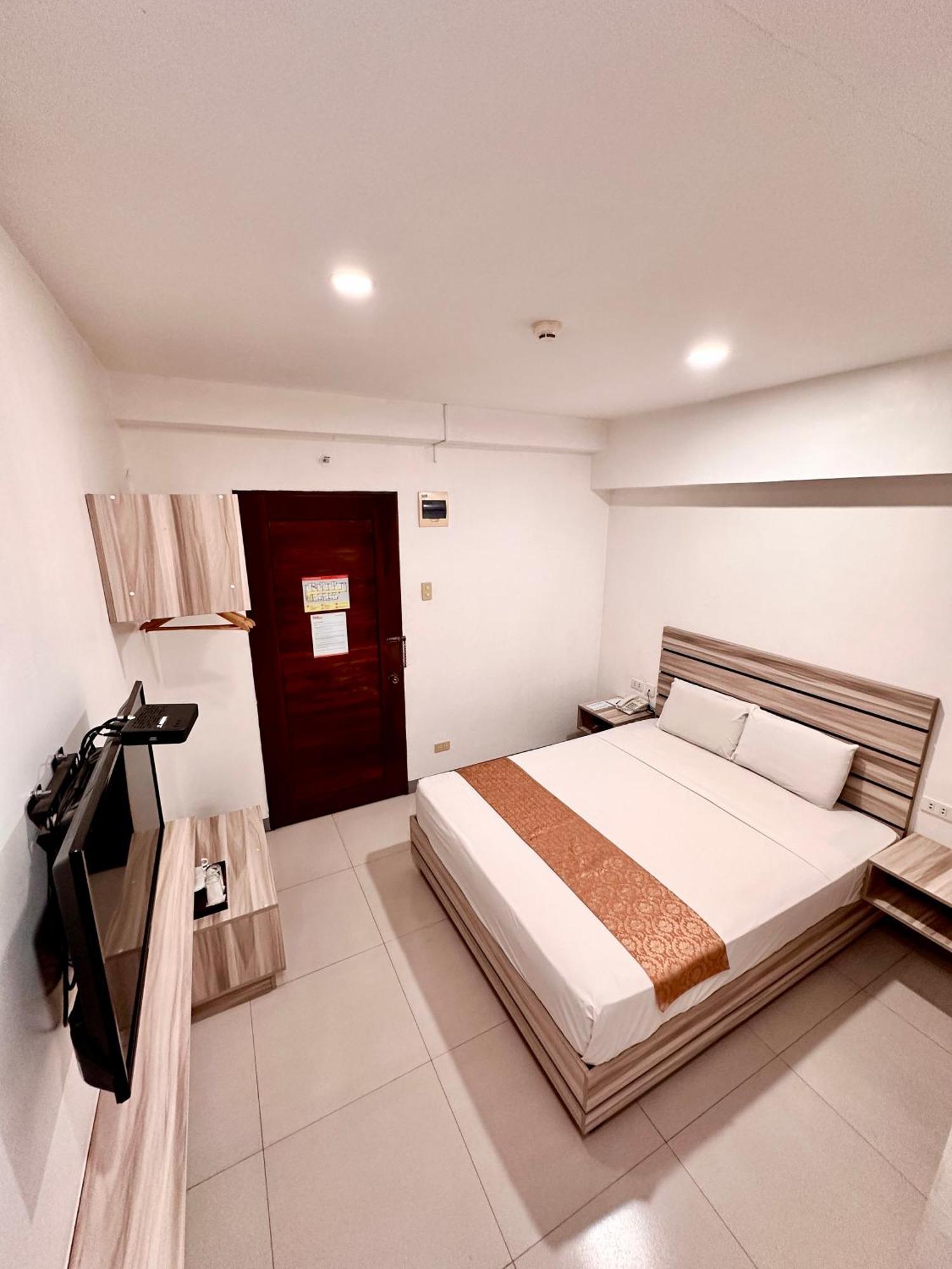 Travelbee Fuente Inn Cebu Esterno foto