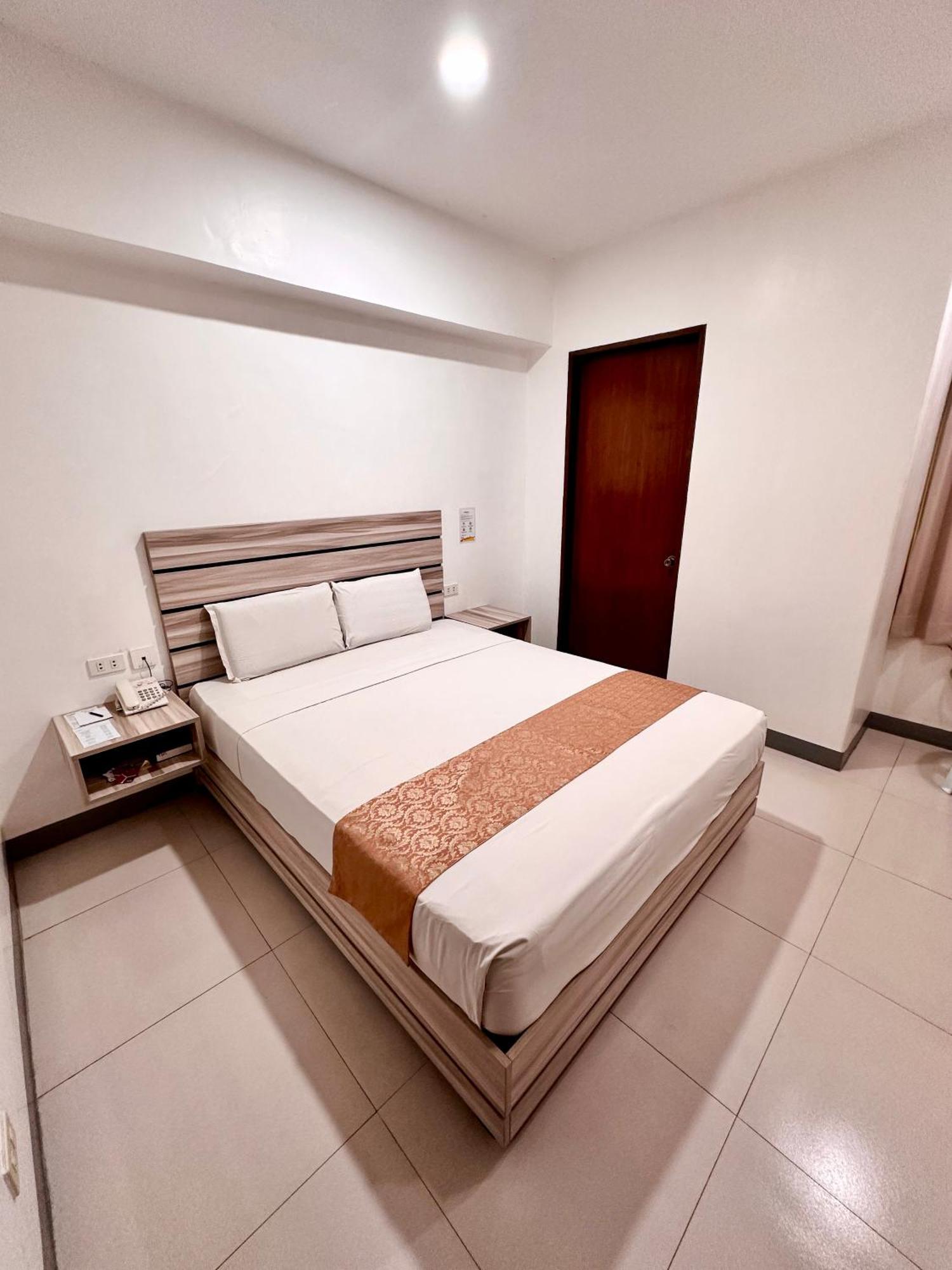 Travelbee Fuente Inn Cebu Esterno foto